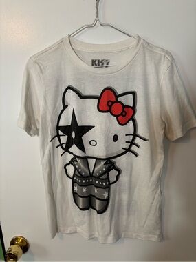 KISS x Hello Kitty Casual Feminine Graphic Tee Women’s Medium